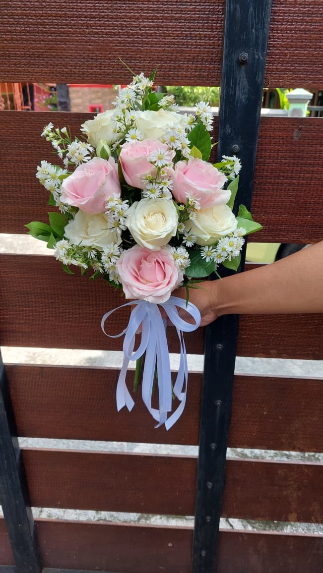 Hand Bouquet Bunga Segar 185k
